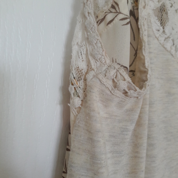 Cream and Lace Floral Tank Top - Picture 5 of 11
